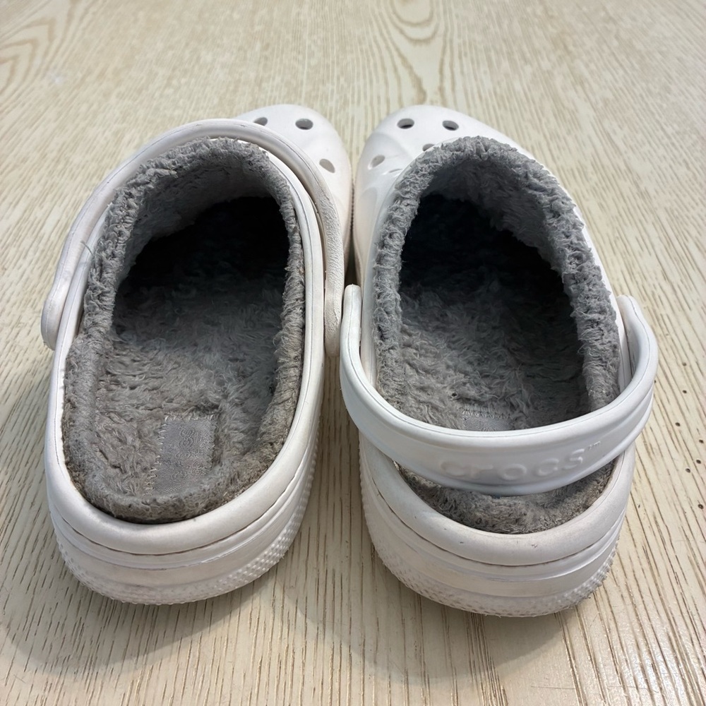 Crocs Classic Baya Fur Lined Clogs Shoes (White/Grey) - Picture 5 of 14